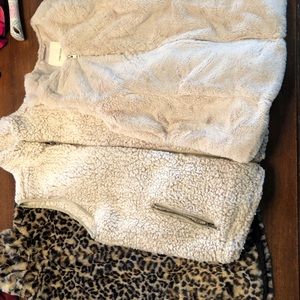 Women’s size small vest for all 3 25 dollars